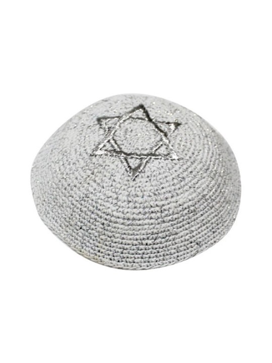 Kippa tricotée en argent avec étoile argentée brodée... | Kippa tricotée