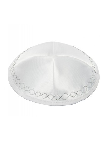 Kippa en satin blanc avec bordure géométrique argentée | Kippa en satin