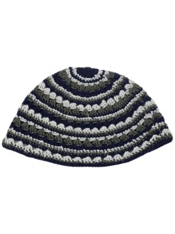 Frik Kippah faite à la main avec du bronzage olive et des rayures noires | Frik Kippa