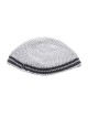 Kippah Frik blanche fabriquée à la main avec des rayures de bordure grises | Frik Kippa