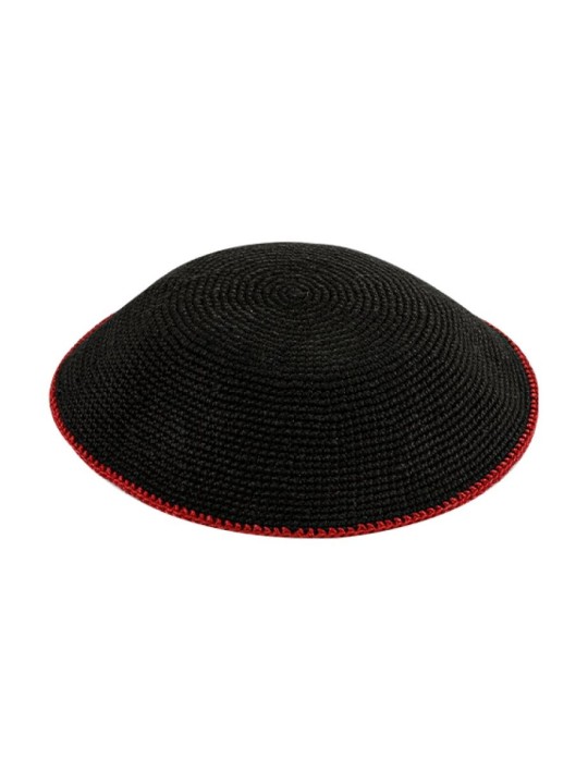 Kippa tricotée DMC noire avec bordure rouge foncé | Kippa tricotée