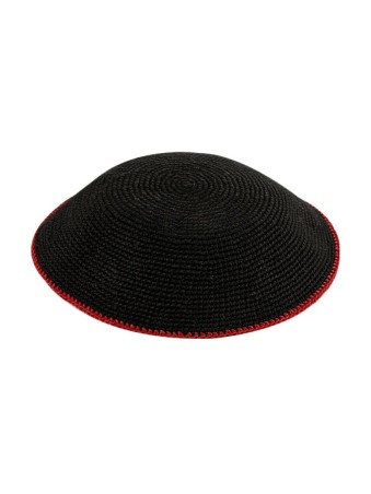 Kippa tricotée DMC noire avec bordure rouge foncé | Kippa tricotée