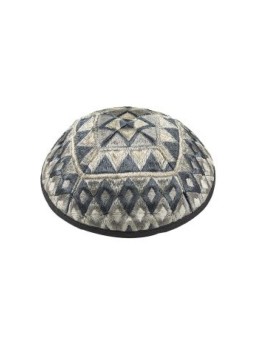 Kippa Yair Emanuel avec broderie en soie... | Kippot et chapeaux par Emanuel