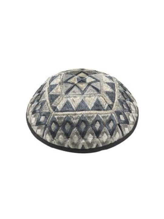 Kippa Yair Emanuel avec broderie en soie... | Kippot et chapeaux par Emanuel