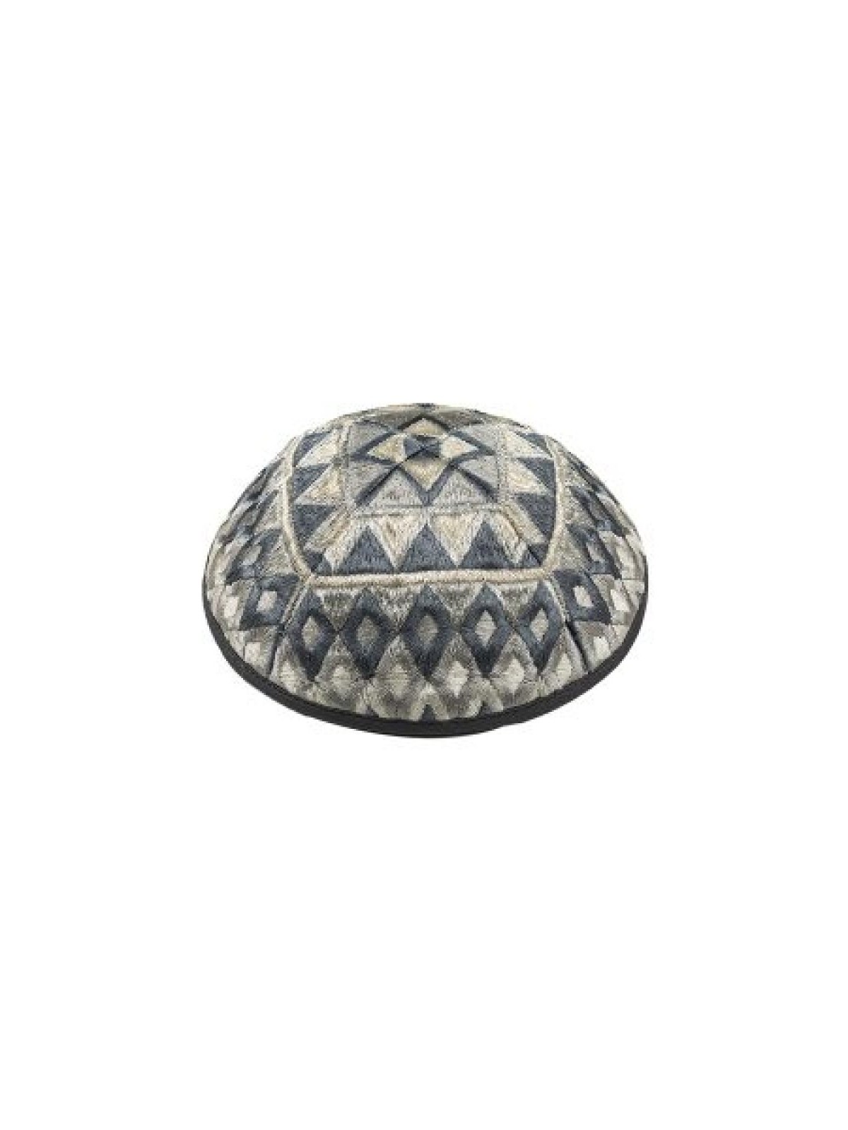 Kippa Yair Emanuel avec broderie en soie... | Kippot et chapeaux par Emanuel