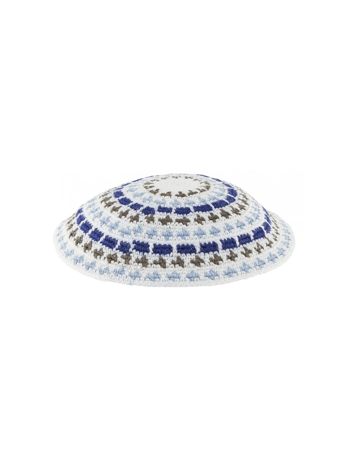 Kippa tricotée DMC blanche avec motifs bleu olive et blanc... | Kippa tricotée
