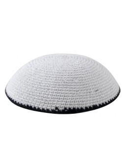 Kippa tricotée blanche avec bordure bleu foncé | Kippa tricotée