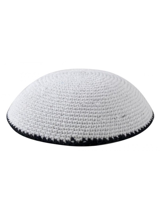 Kippa tricotée blanche avec bordure bleu foncé | Kippa tricotée