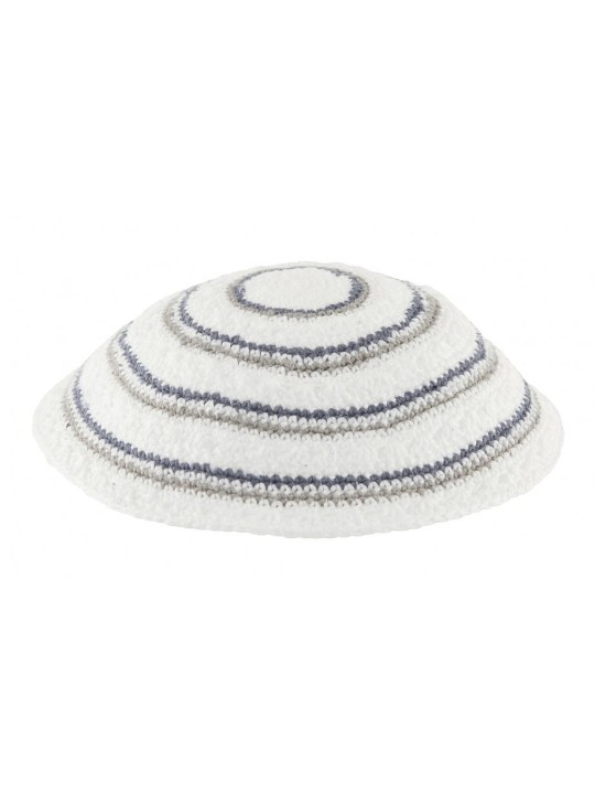 כיפה סרוגה DMC לבנה עם אפור וכחול צר... | כיפה סרוגה