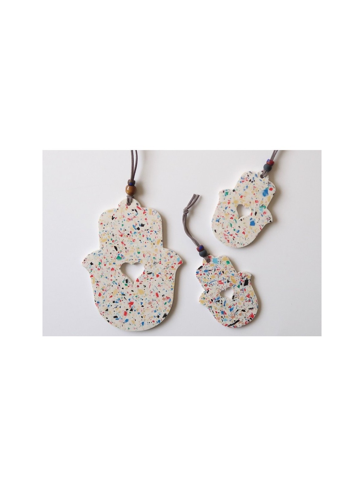 Graciela Noemi בעבודת יד Terrazzo Hamsa Cutout Hear... | ידי חמסה