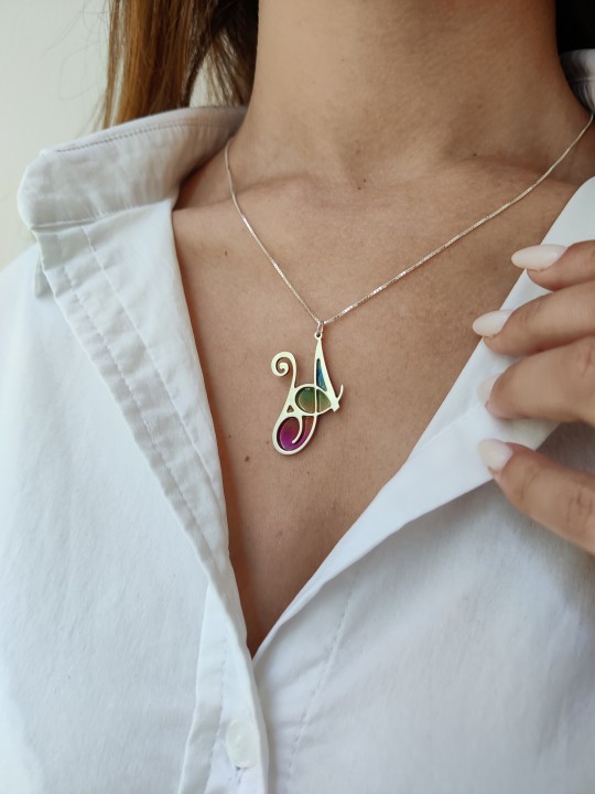 Pendentif initial élégant en émail coloré, colliers de nom colorés, est