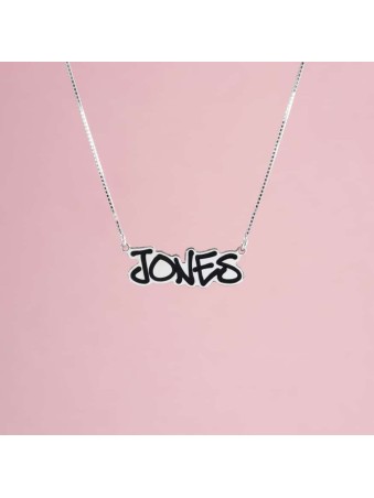 Collier de nom en argent sterling en émail fin, famille en argent sterling