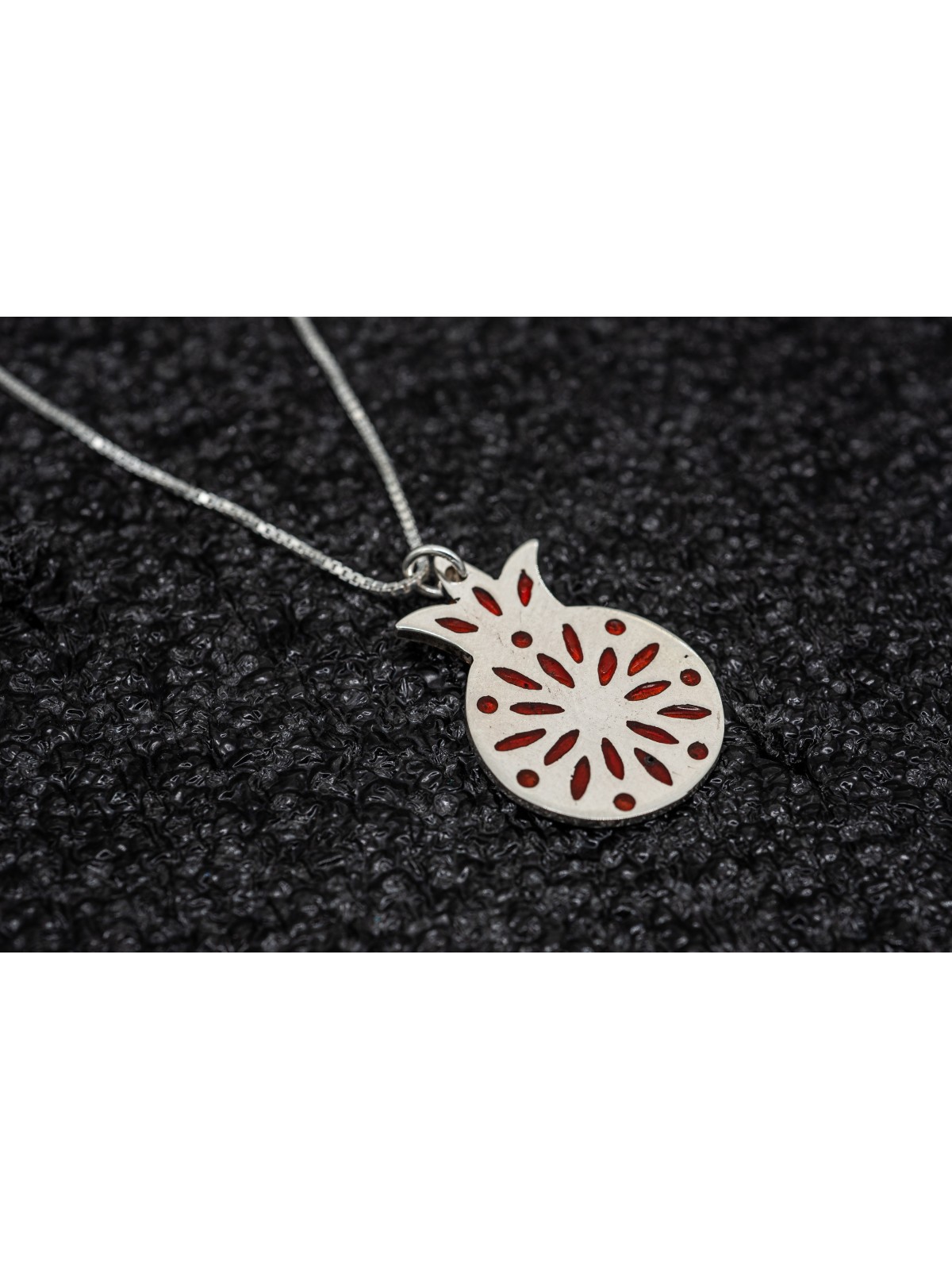 Pendentif émaillé en argent sterling grenade, famille en argent sterling
