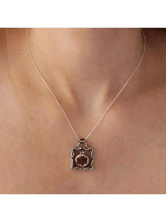 Pendentif en argent sterling grenade carrée découpée, argent sterling F