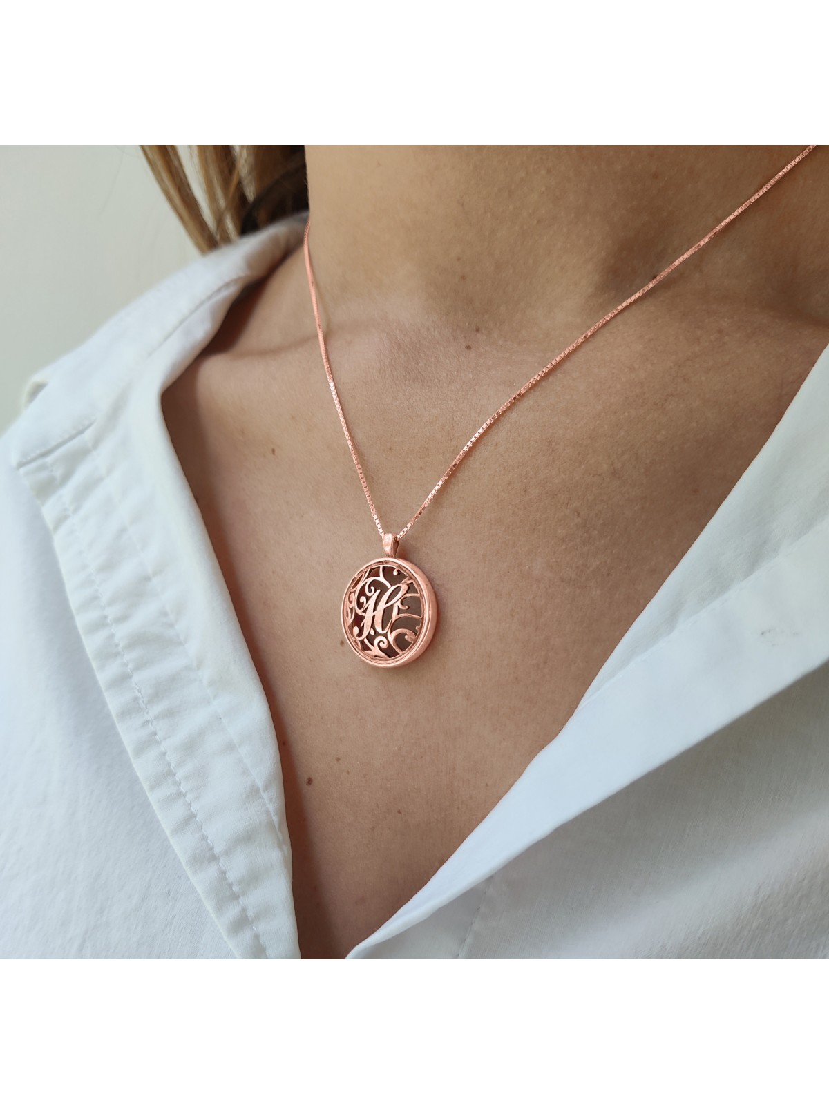 Pendentif en or contemporain initial creux, cadeaux Tu B'Av, Jud israélien