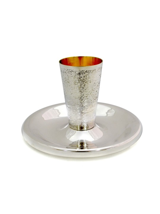 Coupe de Kiddouche martelée et grande assiette, Coupes de Kiddouche modernes, J israélien