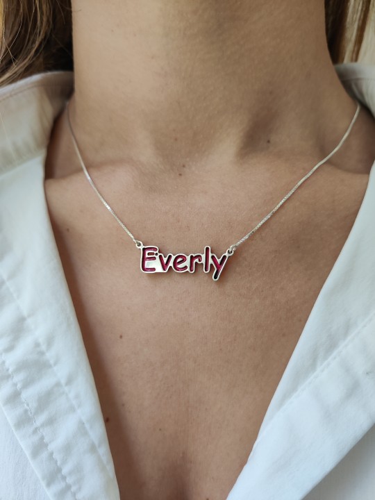 Pendentif nom en or 14 carats avec émail coloré, colliers nom colorés,