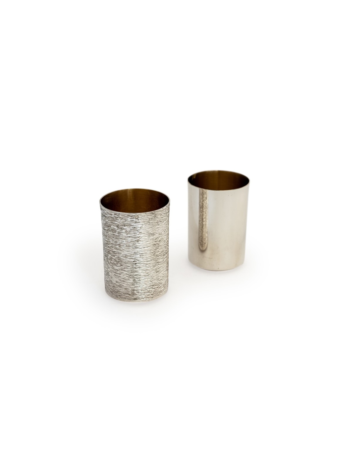 Coupe de Kiddouche en argent martelé contemporaine, Coupes de Kiddouche modernes, Israël