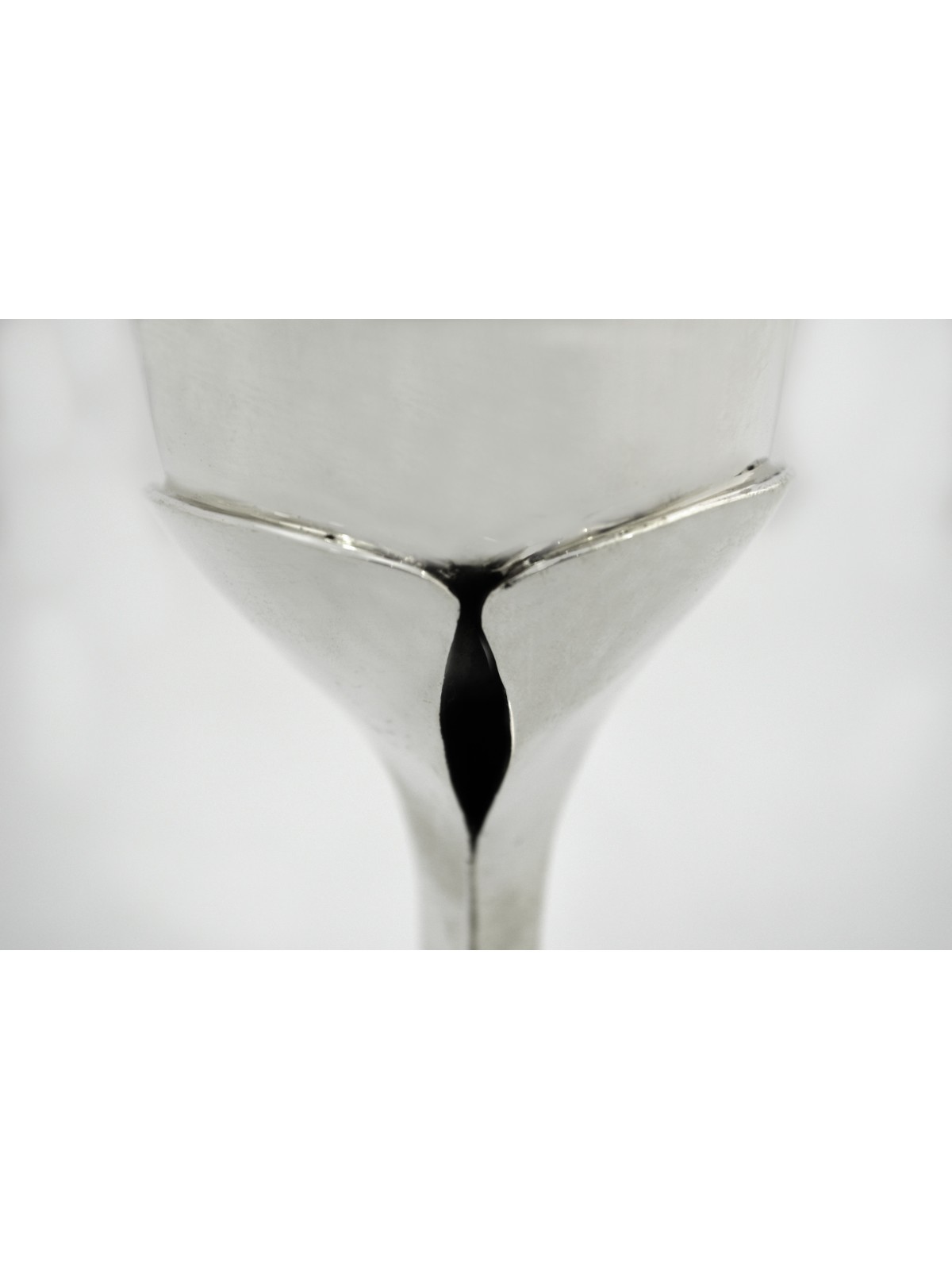 Coupe de Kiddouche florale moderne en argent sterling, Coupes de Kiddouche modernes, Isra