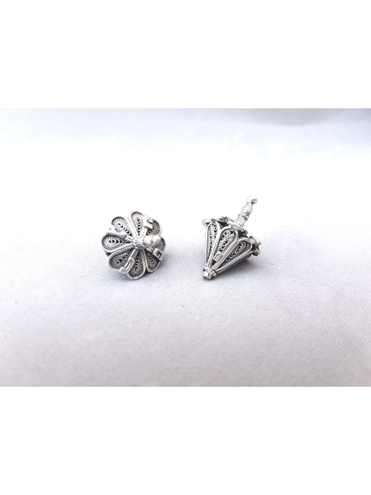 Teardrop conçu méticuleux minuscule argent sterling , Dreidels , Israël