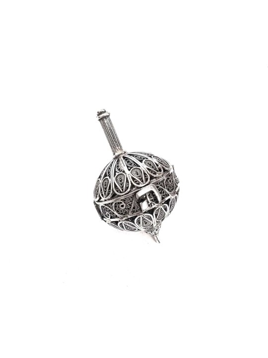 Dreidel rond en argent qui a ouvert et est devenu un Bes , Dreidels , Israël