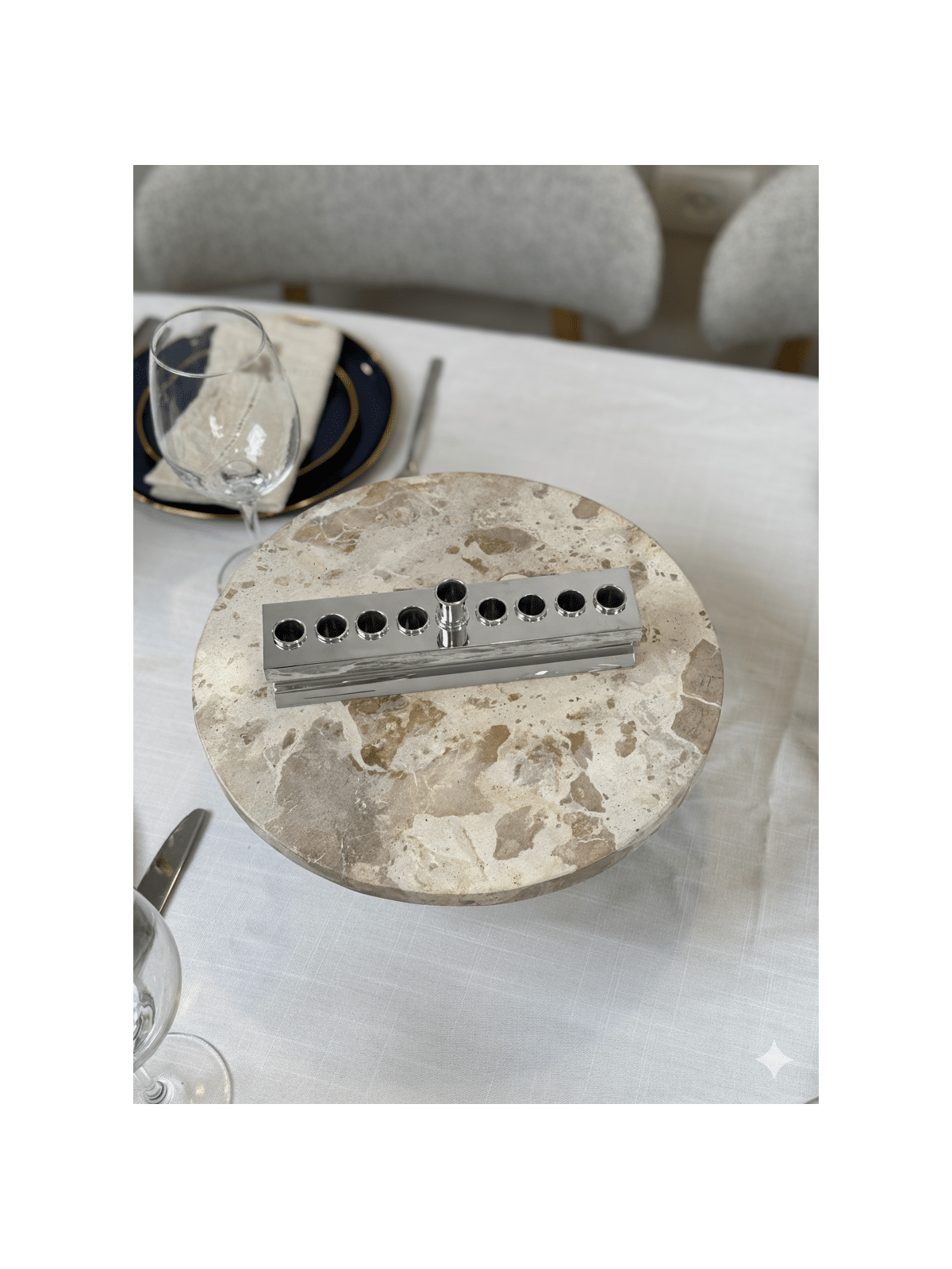 Menorah ronde et plate plaquée argent de créateur - Made i, Hanukkah moderne M