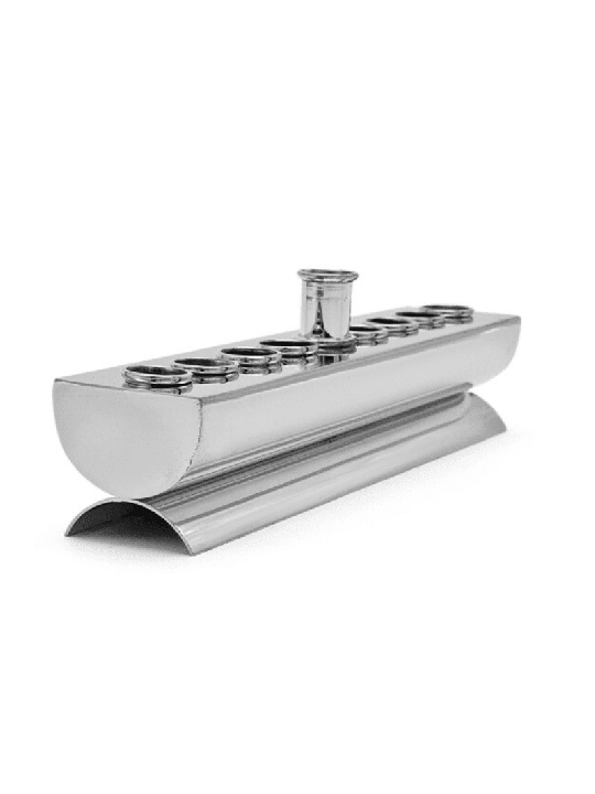 Menorah ronde et plate plaquée argent de créateur - Made i, Hanukkah moderne M