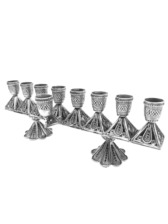 Triangles en forme de filigrane retournant la menorah de Hanoukka, cadeaux Tu B'Av, I