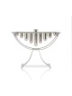 Menorah moderne en argent dans un style contemporain, menorahs modernes de Hanoukka