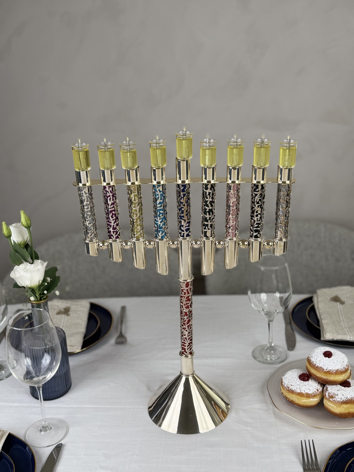 Menorah de Hanoukka en argent énorme de luxe avec En personnalisé, Hanoukka colorée