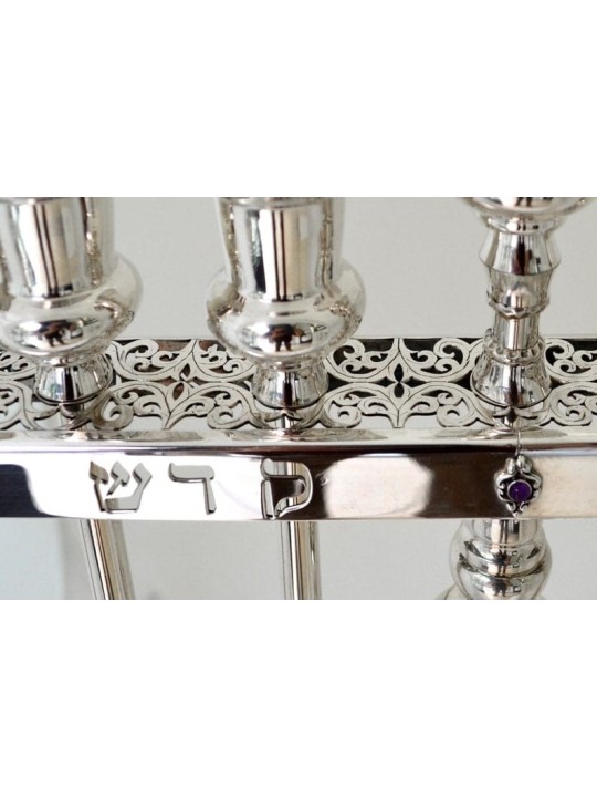 Menorah en filigrane avec pierres d'améthyste et bénédiction, cadeaux de Hanoukka, est