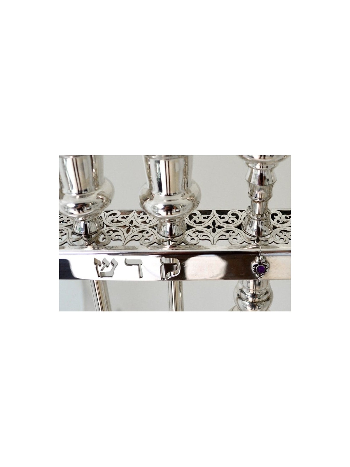 Menorah en filigrane avec pierres d'améthyste et bénédiction, cadeaux de Hanoukka, est