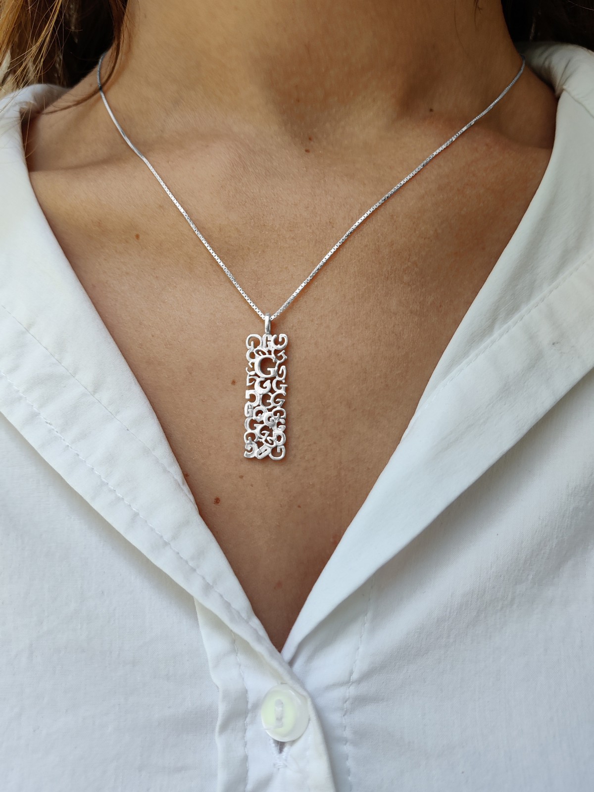 Pendentif en or élégant initial anglais, cadeaux Tu B'Av, Judaica israélien