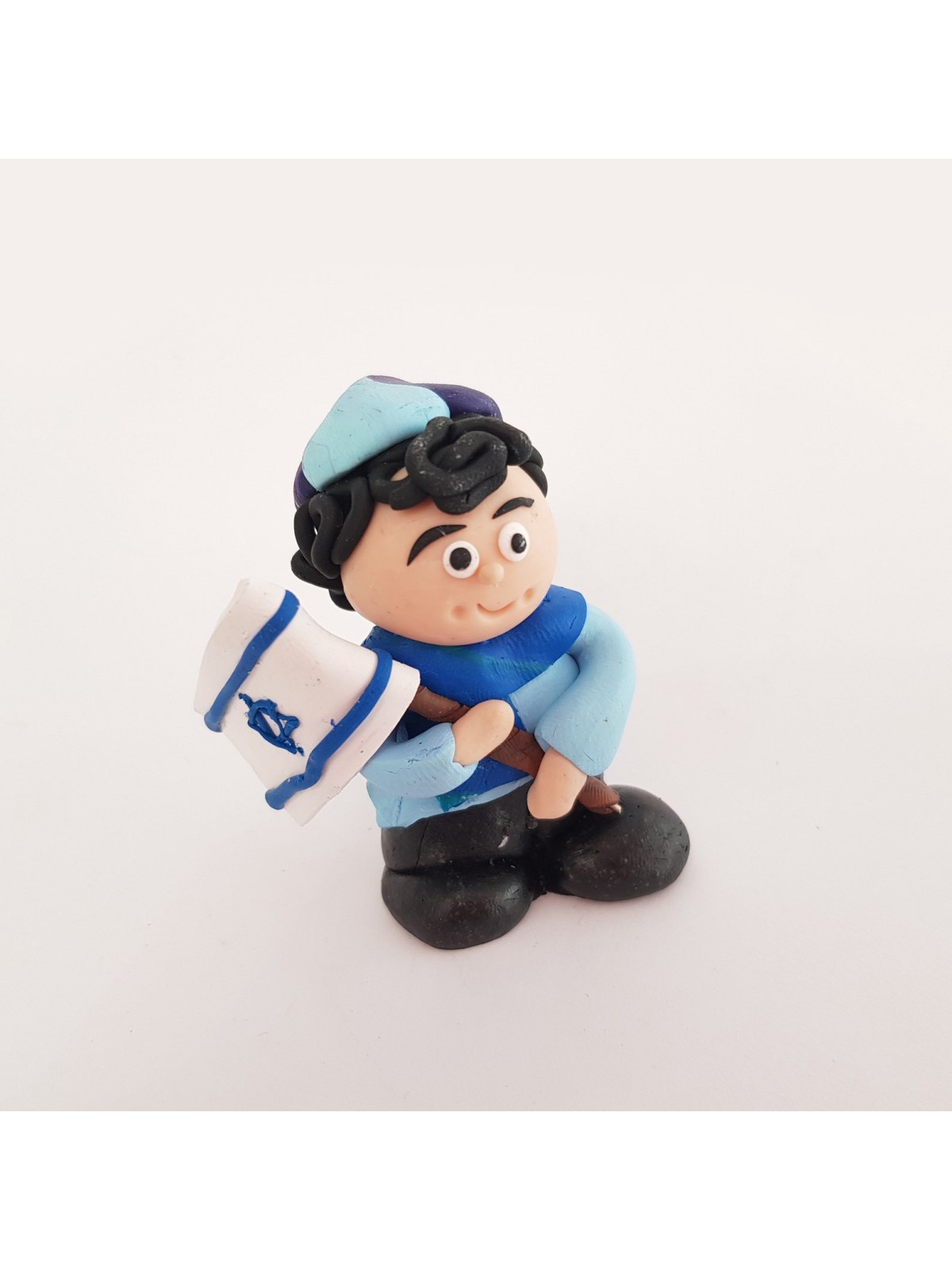 Jeune garçon en pâte polymère avec le drapeau israélien, Cadeaux Tu B'Av, Israélien