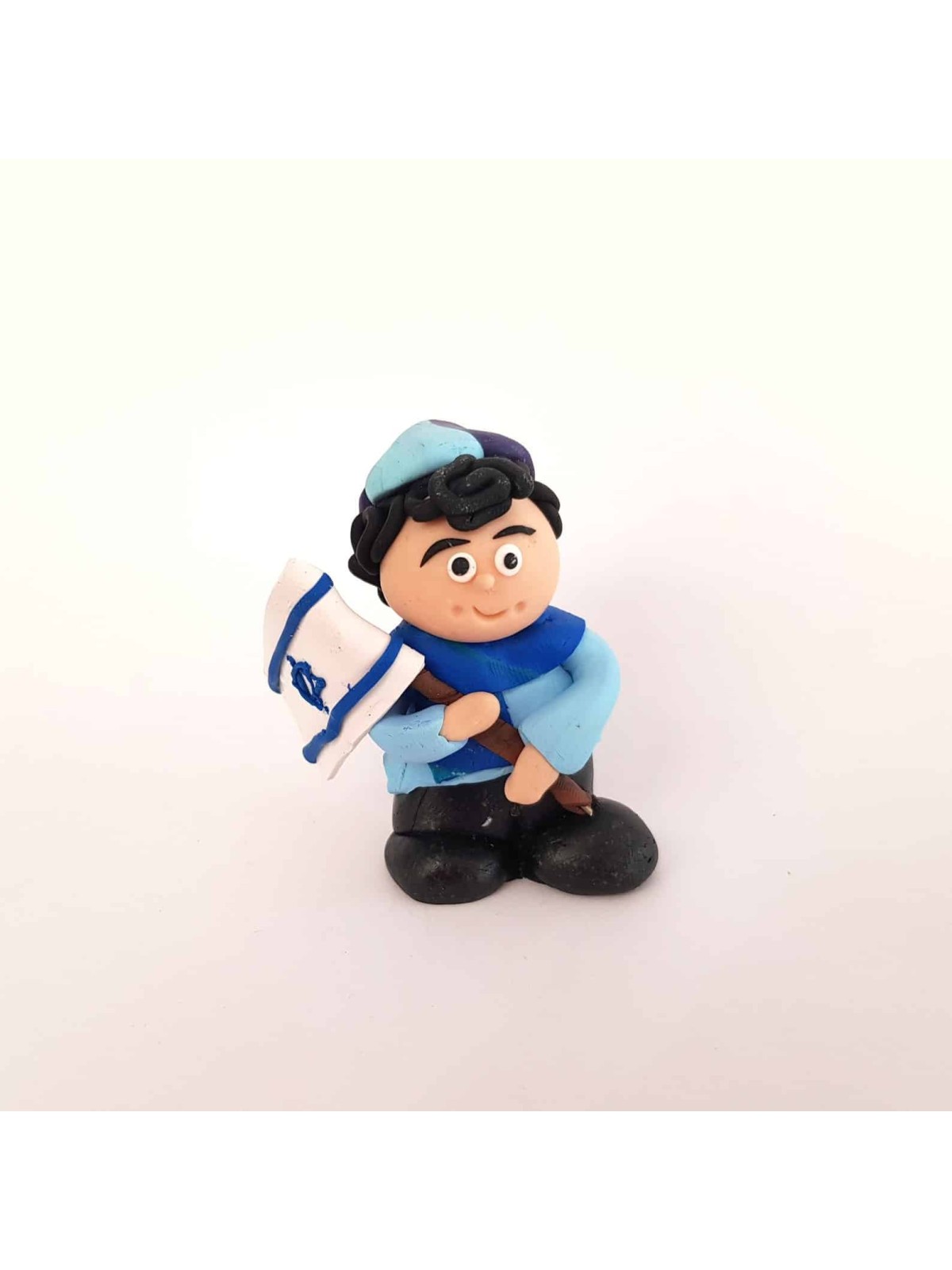 Jeune garçon en pâte polymère avec le drapeau israélien, Cadeaux Tu B'Av, Israélien