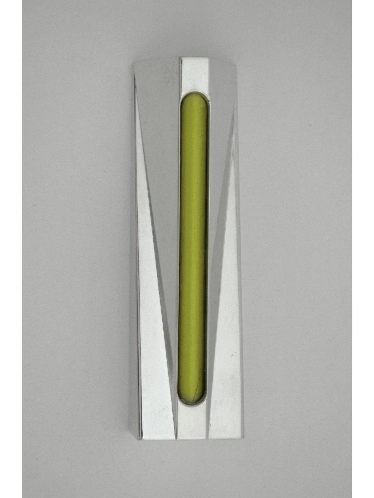 Mezuzah colorée en aluminium anodisée moderne unique C, Avi Nadav Mezuzah