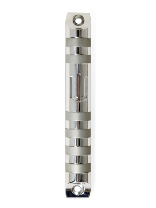 La coutume colore le beau cas moderne de Mezuzah, cas d'Avi Nadav Mezuzah