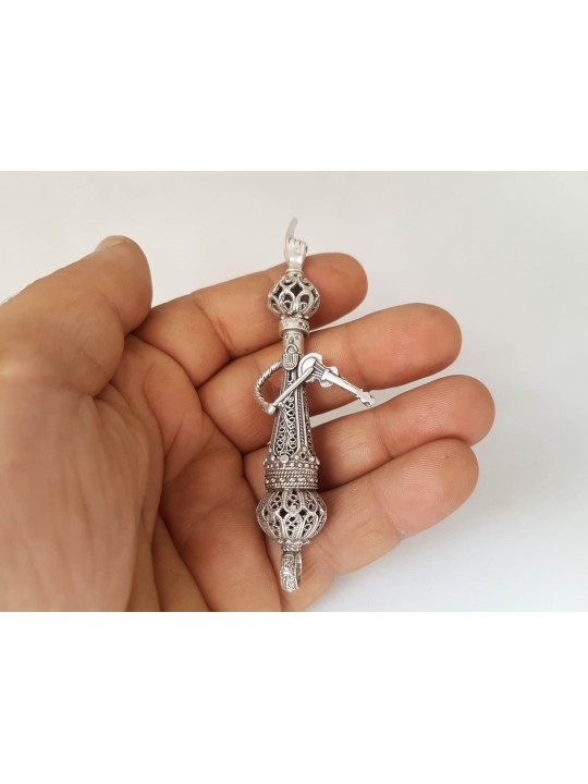 Minuscule forme de violoniste unique Torah en argent sterling, cadeaux de Pâque,
