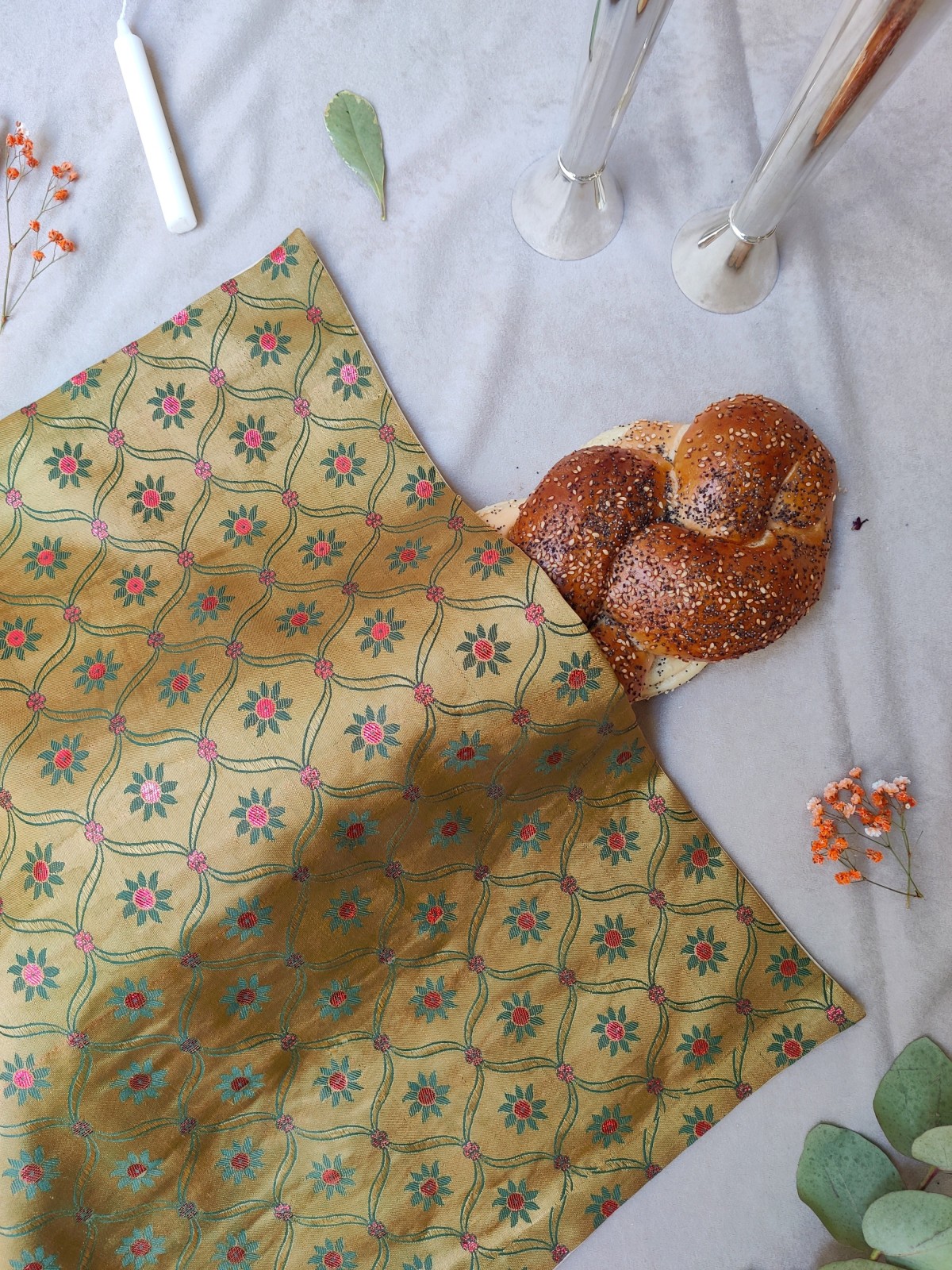 Couverture de pain rouge et or avec pompon brodé à la main, couvertures Challah,