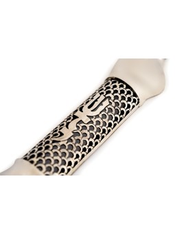Grande Mezuzah avec rouleau en argent avec coupe, Avi Nadav Mezuzah