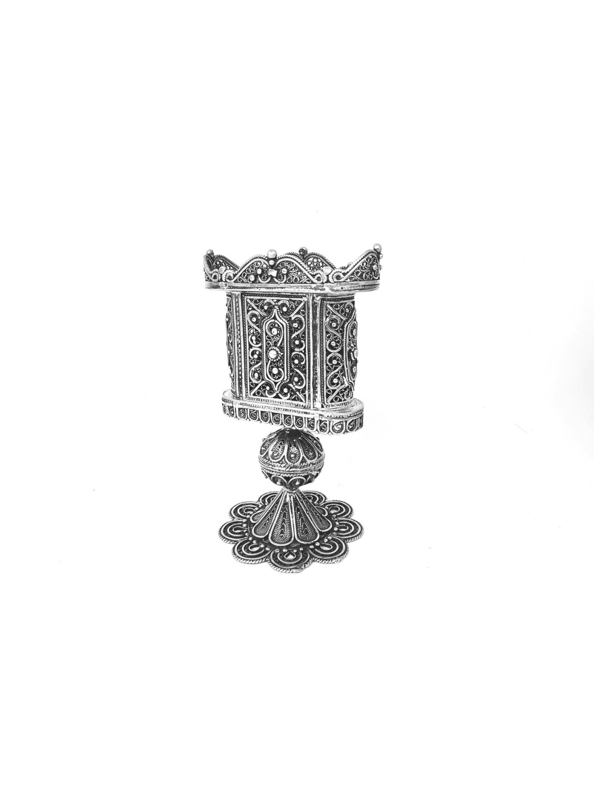 Superbe bougeoir en argent en forme de gobelet pour Havd , Tu B'Av Gifts , I