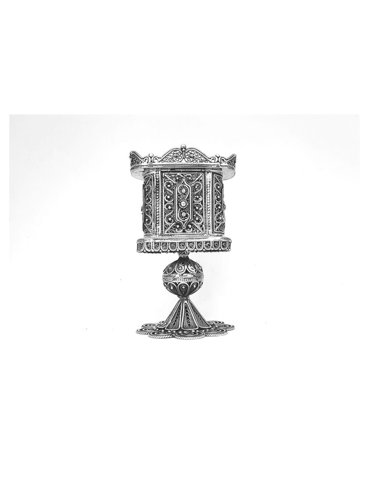 Superbe bougeoir en argent en forme de gobelet pour Havd , Tu B'Av Gifts , I