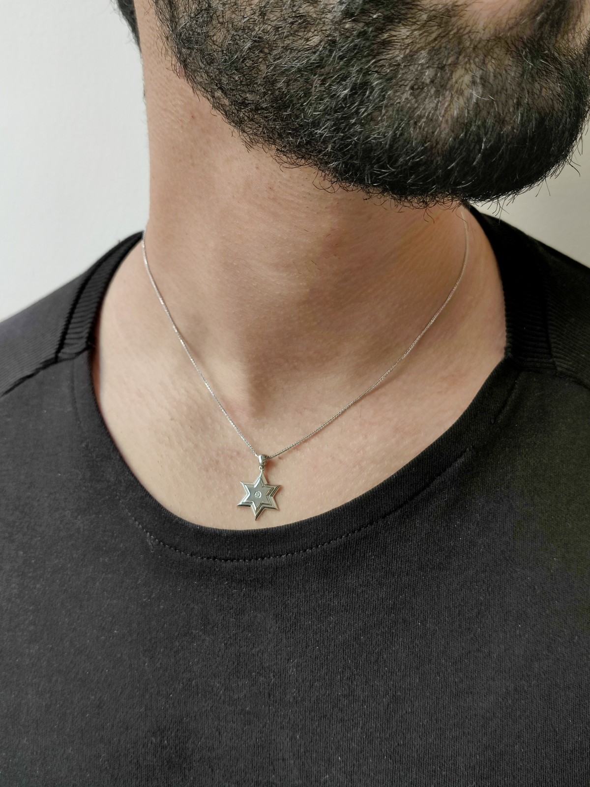 מגן דוד זהב לבן 14 קראט בגודל בינוני עם יהלום, מתנות ט"ו באב, א