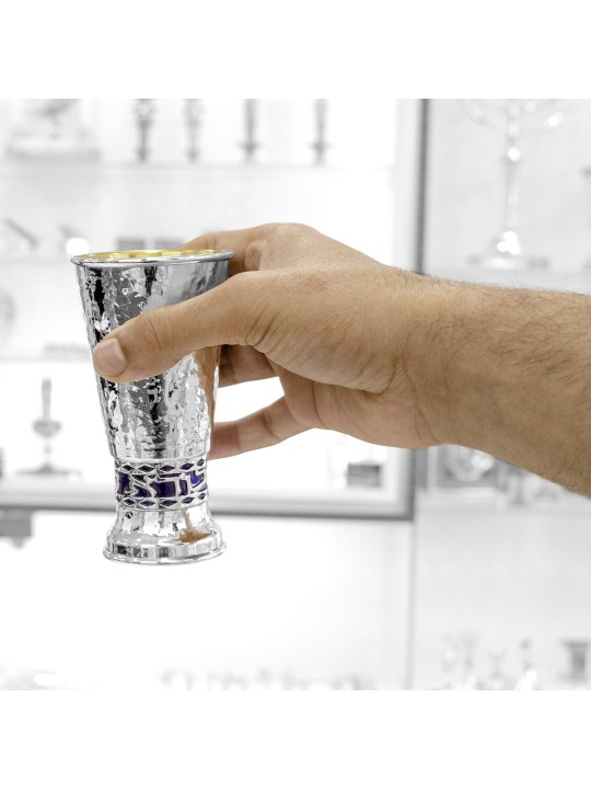 Coupe de Kiddouche martelée avec bénédiction sur Bac coloré, Kiddush Cu moderne