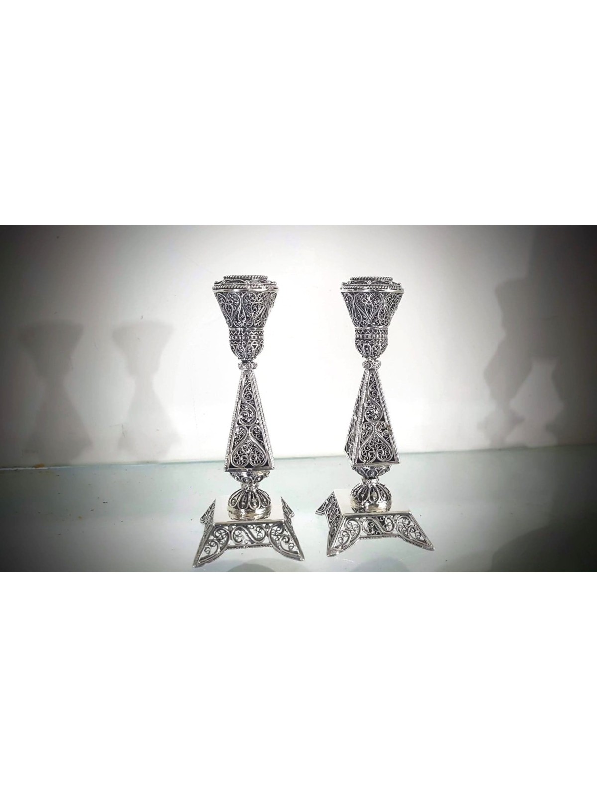 Chandeliers juifs en argent avec design en filigrane, canette en argent sterling