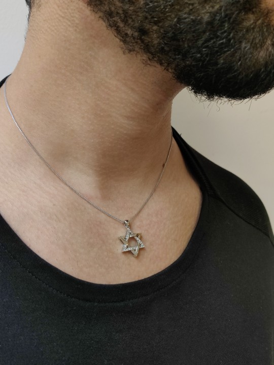Superbe pendentif étoile de David de taille moyenne Femme P , Tu B'Av Gifts , I