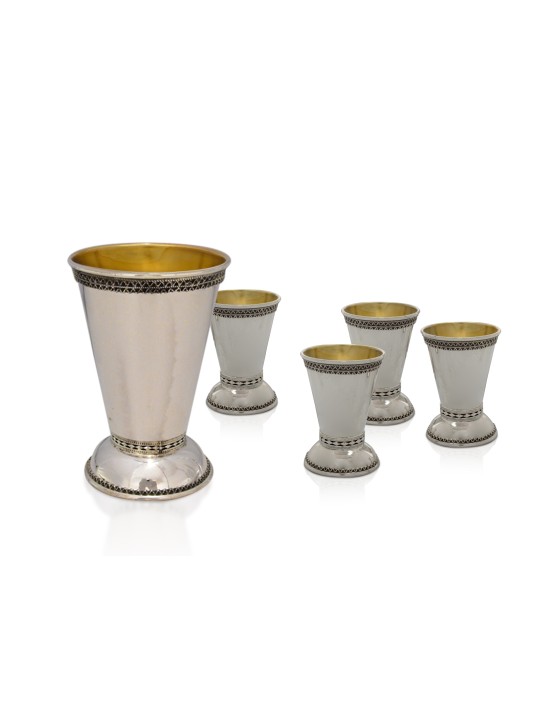 Coupe de Kiddouch traditionnelle en argent sterling avec petits cadeaux de Pâque