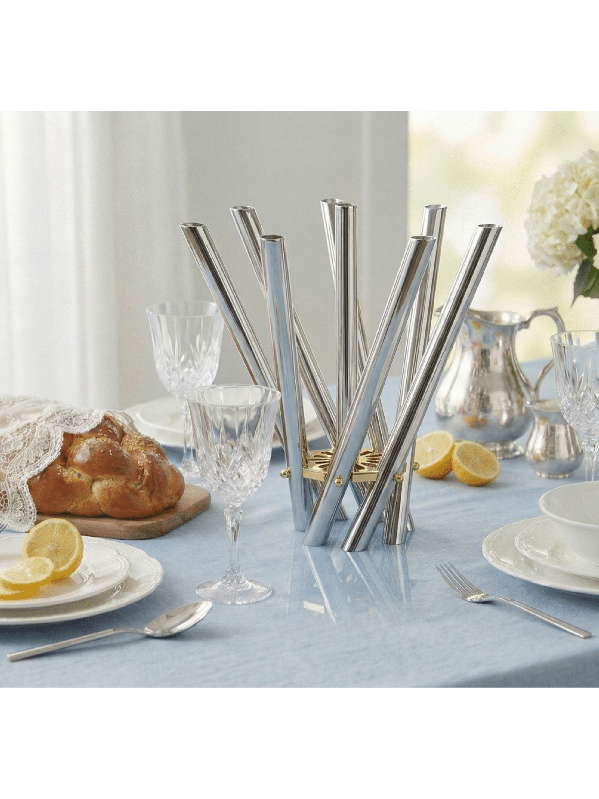 Candélabre de forme géométrique élégante avec plaque dorée, bougie extra large