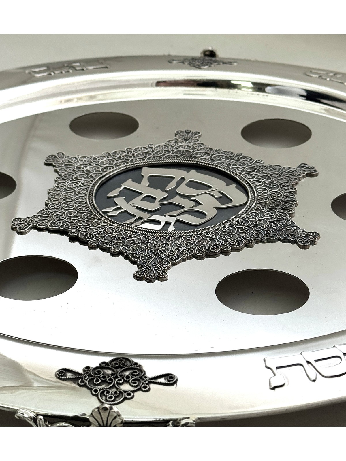 Grande plaque de Pâque en filigrane d’argent pur faite à la main avec cadeaux de Pâque,