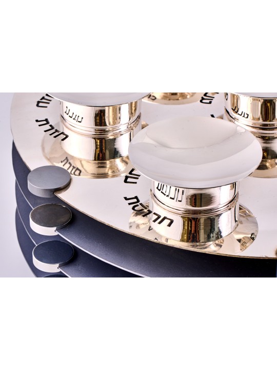 Grande plaque de Pâque moderne extraordinaire avec Thr, Aluminium Seder Pl